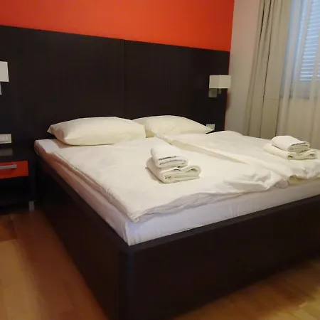 Apartma Garbin 703 *