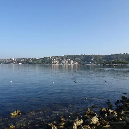 Apartma Garbin 703 דירה